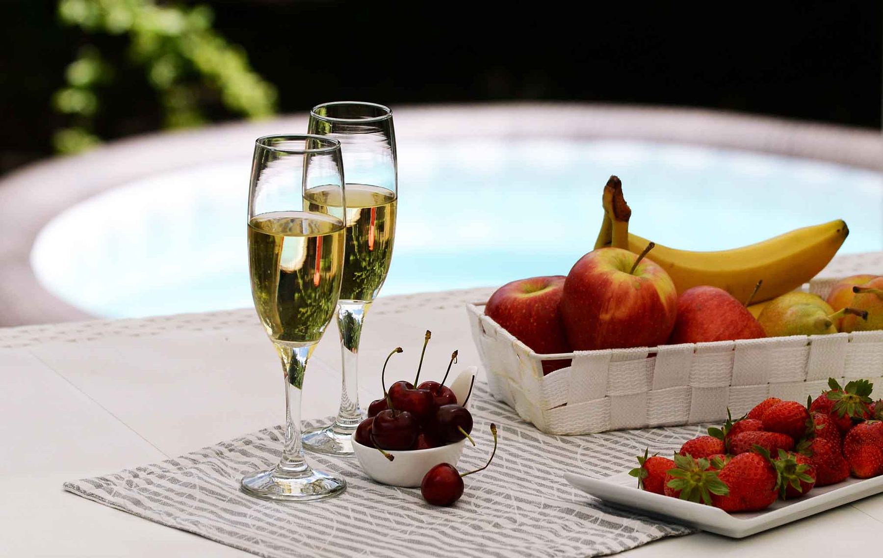 Aperitivo in jacuzzi — L'Albero di Gamelì