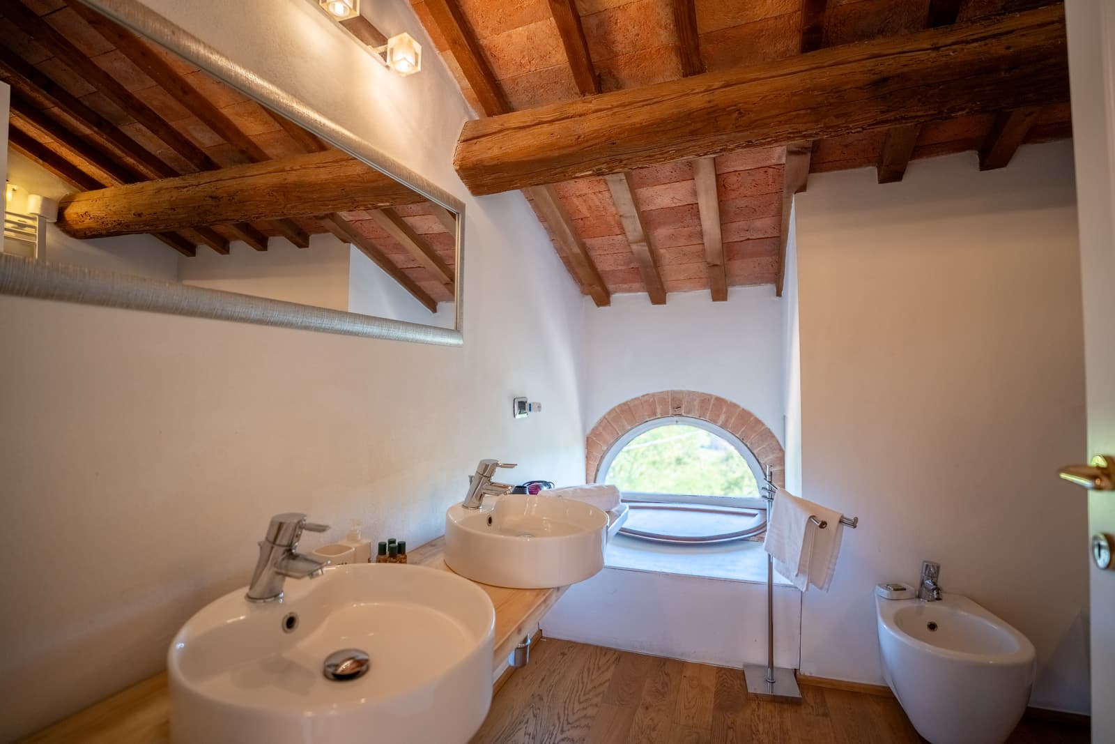 Suite Milena — il doppio lavabo — L'Albero di Gamelì