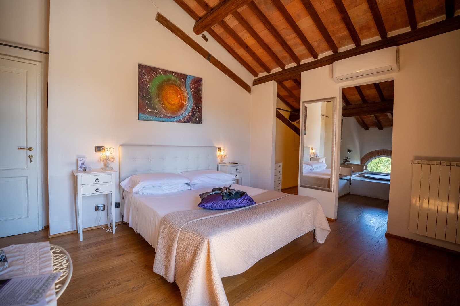 Suite Milena — il letto — L'Albero di Gamelì